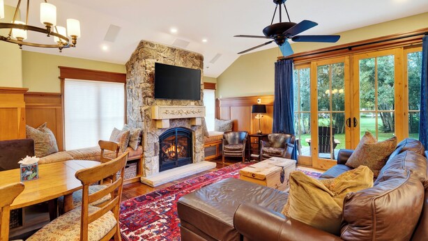 Unclassified image, 1 of 31, button - Walk To Slopes • Shared Pool + Spa • Near Main St | Three Kings Condo (Park City)