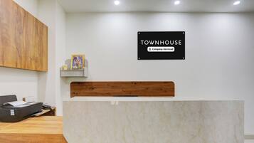 A reception desk with a sign indicating it is a company-serviced location.