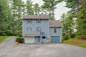 A two-story residential building with a garage and a basketball hoop. - Waterfront Escape! Lake Arrowhead Home w/ Fire Pit (Limerick)