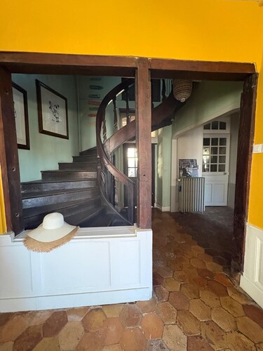Charming family-owned estate in the Perche region, 1 hour and 50 minutes from Paris, with a heated pool.