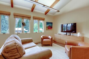 A modern living room with a sofa, a chair, a television, and a painting on the wall. - 2 Mi to Sun Valley Resort! Upscale Mtn-View Home (Ketchum)