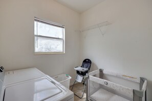 A laundry room with a washing machine, a drying rack, and a baby changing station. - Stroll to Arts & Eats! Jacksonville Condo (Jacksonville)
