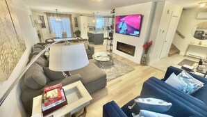 Living area - Stylish 3BR Home Near Moncton Airport Free Parking (Dieppe)