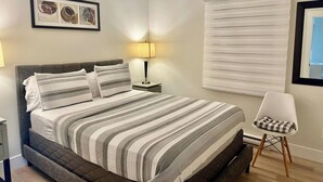 Room - Stylish 3BR Home Near Moncton Airport Free Parking (Dieppe)