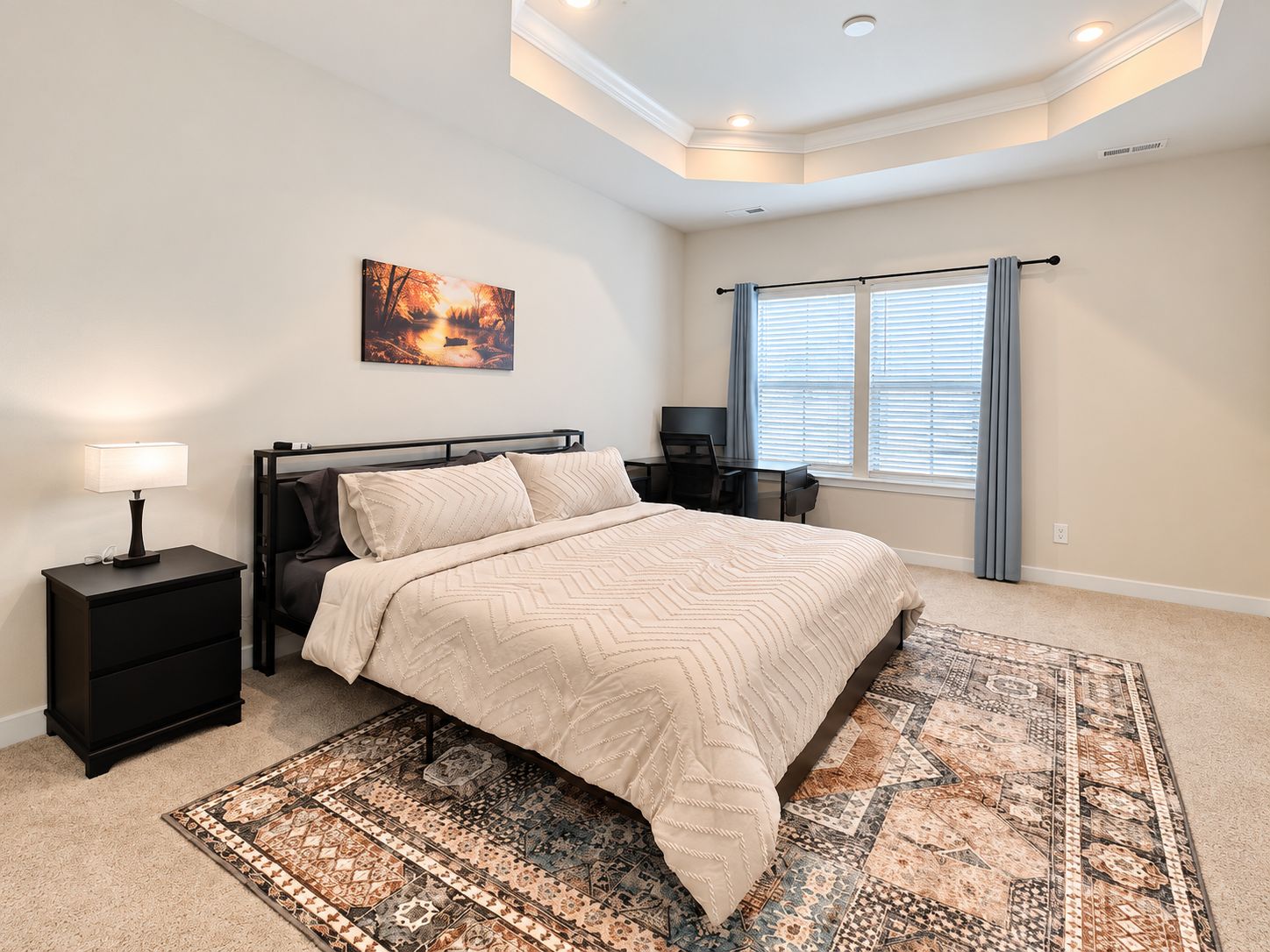 3 bedrooms, desk, WiFi (free), bed sheets