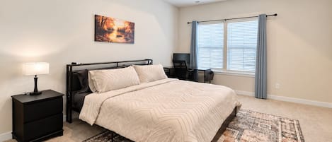 3 bedrooms, desk, WiFi (free), bed sheets