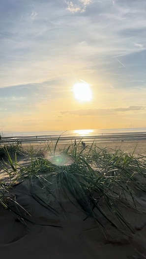 Beach - Beach Flat in Blundellsands, availble again (Blundellsands)