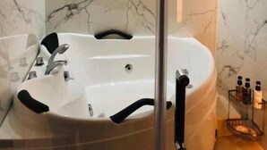Economy Double Room | Bathroom - LOCOZ RESORT OAHU (Honjo)