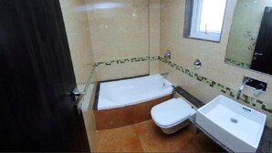 Bathroom - Reveridge Skyinn 6BH Bungalow (Mahabaleshwar)