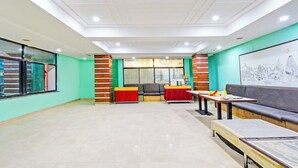 Lobby - Townhouse Oak SR Nagar Metro Station (Hyderabad)