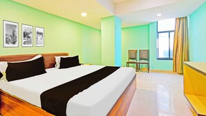 Classic Room - Townhouse Oak SR Nagar Metro Station (Hyderabad)