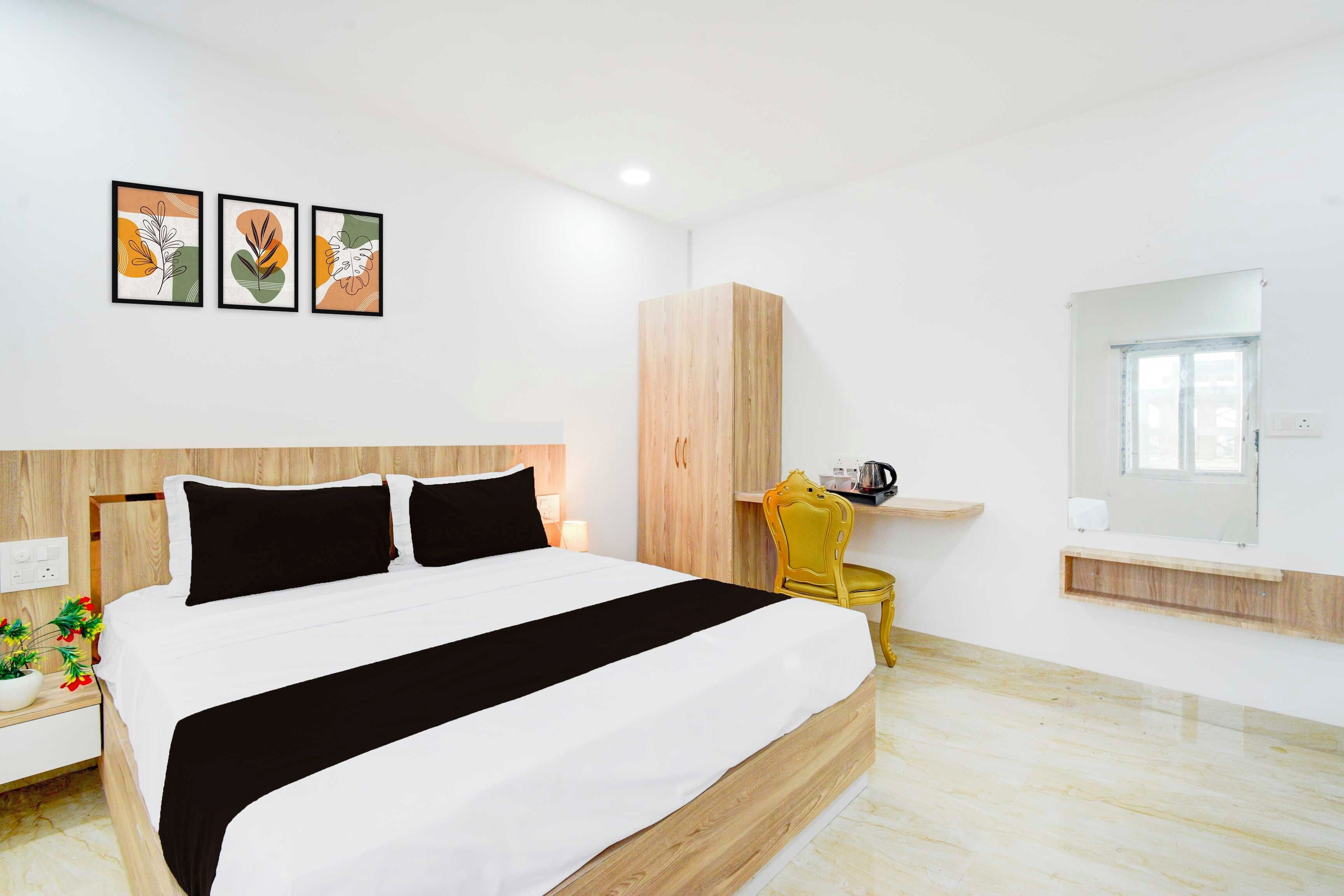 Un dormitorio moderno con cama, armario, mesita de noche con lámpara y una silla.