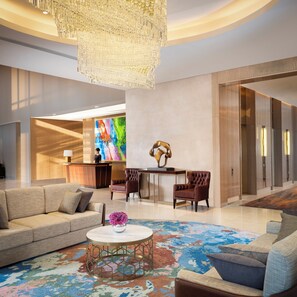A spacious lobby with a reception desk, seating area, and a large chandelier. - Intercontinental Residence Jakarta Pondok Indah (Jakarta)