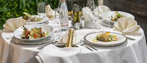 Outdoor dining