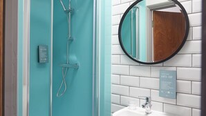 Bathroom - Highwayman Hotel (Dunstable)