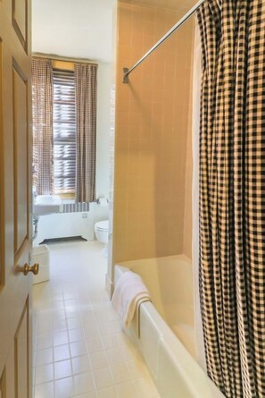 Bathroom - The Colonial Houses - A Colonial Williamsburg Hotel (Williamsburg)