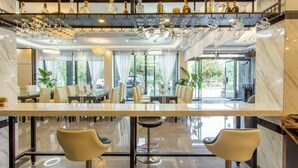 Lobby - Microtel by Wyndham Huangshan Tangkou (Huangshan)