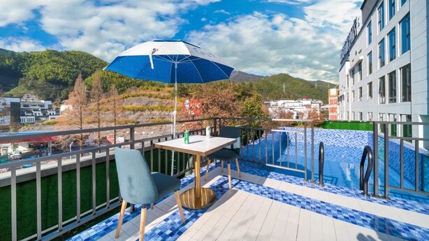 Outdoor dining - Microtel by Wyndham Huangshan Tangkou (Huangshan)