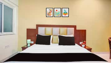 Classic Room | Desk, WiFi (free), bed sheets