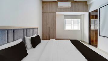 Premium Apartment | Desk, iron/ironing board, WiFi (free), bed sheets