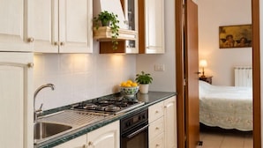 Private kitchen - Casa di Sulmona Charming Stay Near the Old Town (Sulmona)