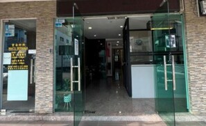 A hotel entrance with glass doors, a visible signboard, and a tiled floor. - Ibilik Hotel @ Johor Bahru (Johor Bahru)