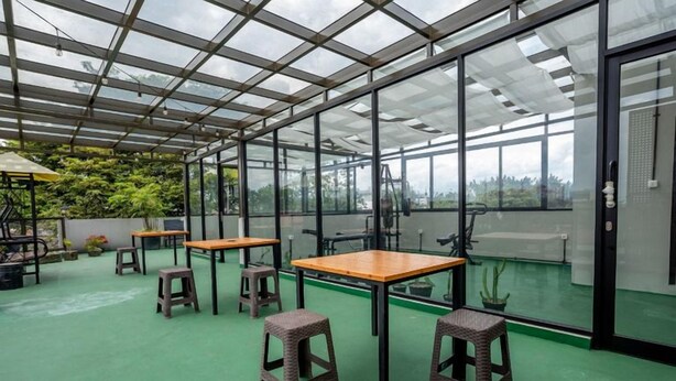 Outdoor dining - Mogens Guest House (Bandung)