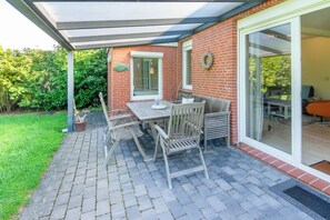 Outdoor dining - Vrbo Property (Dornumersiel)