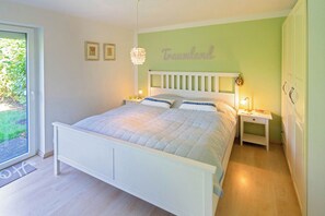 Room - Vrbo Property (Dornumersiel)