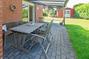 Outdoor dining - Vrbo Property (Dornumersiel)