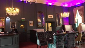 Unclassified image, 4 of 22, button - Kings Hotel (Newmarket)