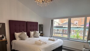 Unclassified image, 3 of 22, button - Kings Hotel (Newmarket)