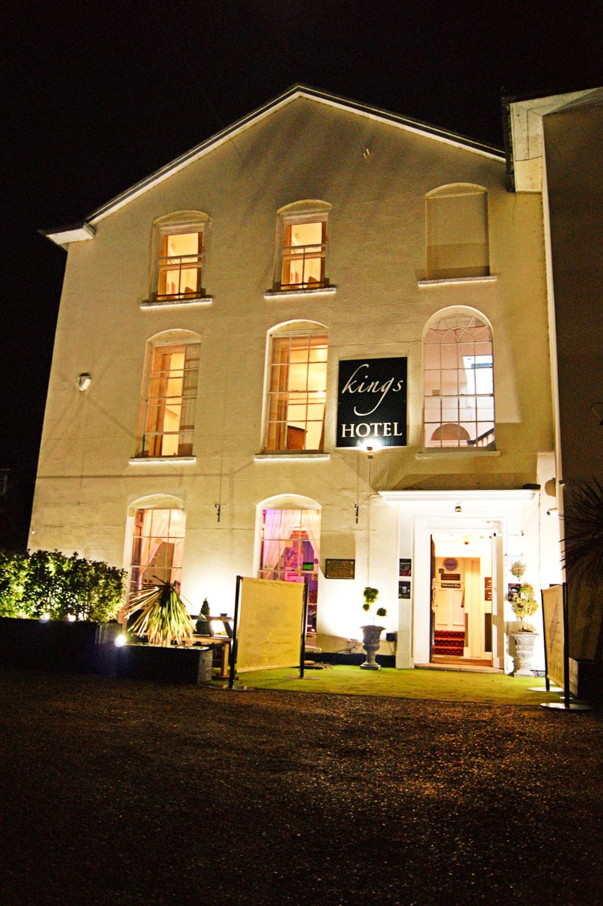 A hotel with a sign reading 'kings HOTEL' above the entrance.