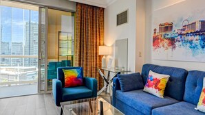 Living area - Sphere View - Signature MGM Resort Lucky Gem Penthouse & Luxury Suites 10817 (Las Vegas)