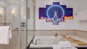 Bathroom - Sphere View - Signature MGM Resort Lucky Gem Penthouse & Luxury Suites 10817 (Las Vegas)