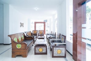 Unclassified image, 5 of 19, button - Sans Hotel Queen Batu (Batu)