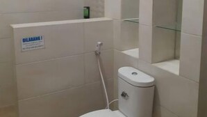 Bathroom - Hotel Wijaya Kusumah (Tasikmalaya)