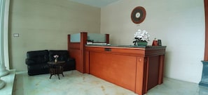 Unclassified image, 3 of 12, button - Hotel Zamrud Malioboro (Yogyakarta)