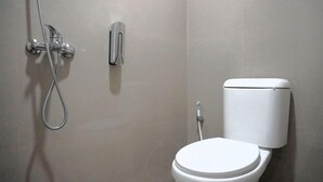 Bathroom - Hotel Selamat Syariah Sukabumi (Sukabumi)