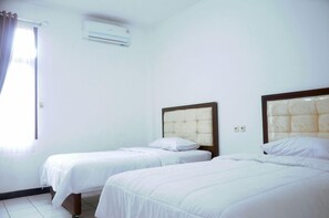Room - Hotel Selamat Syariah Sukabumi (Sukabumi)