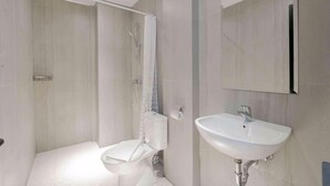 Bathroom - M Hotel Medan (Medan)