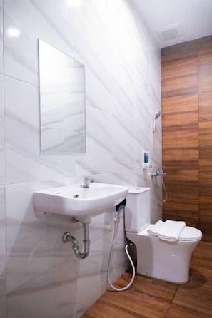 Bathroom - Rosa Hostel (Bandar Lampung)