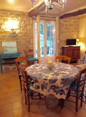 Dining - Ty Oceane 2, a row house with a garden and a furnished studio apartment (Erdeven)