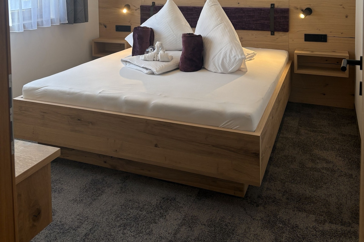 Deluxe Apartment, 1 Bedroom, Mountain View | Free WiFi