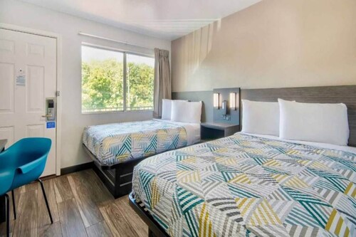 2 Full Beds | Smoking