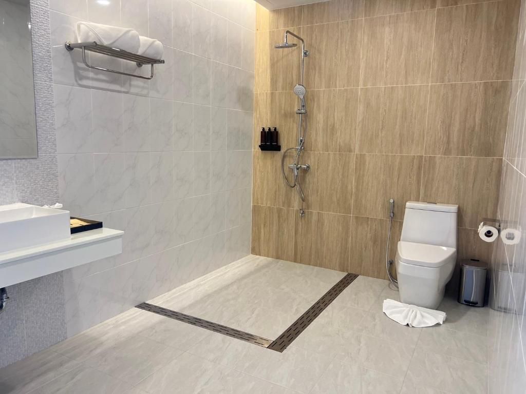 Deluxe Triple Room, Multiple Beds, Balcony, Pool View | Bathroom | Shower, free toiletries, hair dryer, slippers