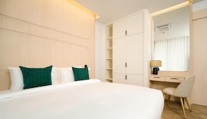 Deluxe Triple Room, Berbilang Katil, Balcony, Pool View