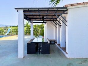 Outdoor dining - Vrbo Property (Alhaurín de la Torre)