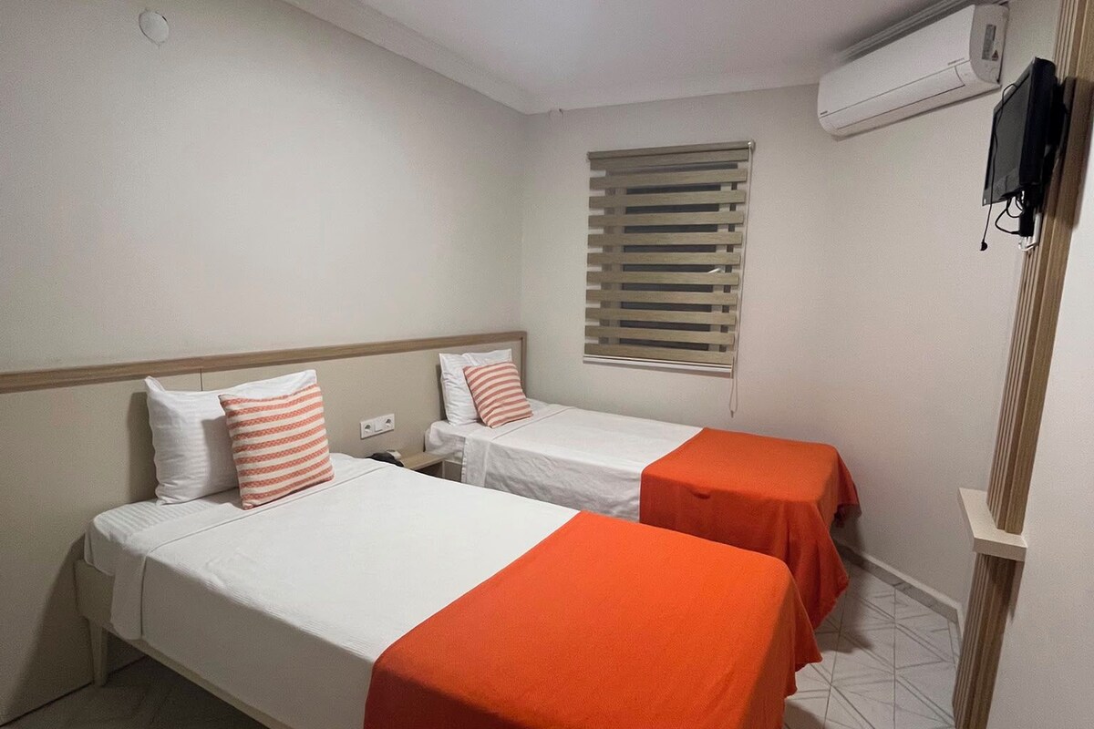 Twin Room, Partial Sea View | WiFi (free)