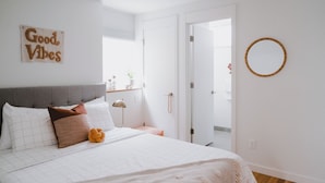 Room - Cozy “Good Vibes” Studio – Near Downtown Seattle (Seattle)